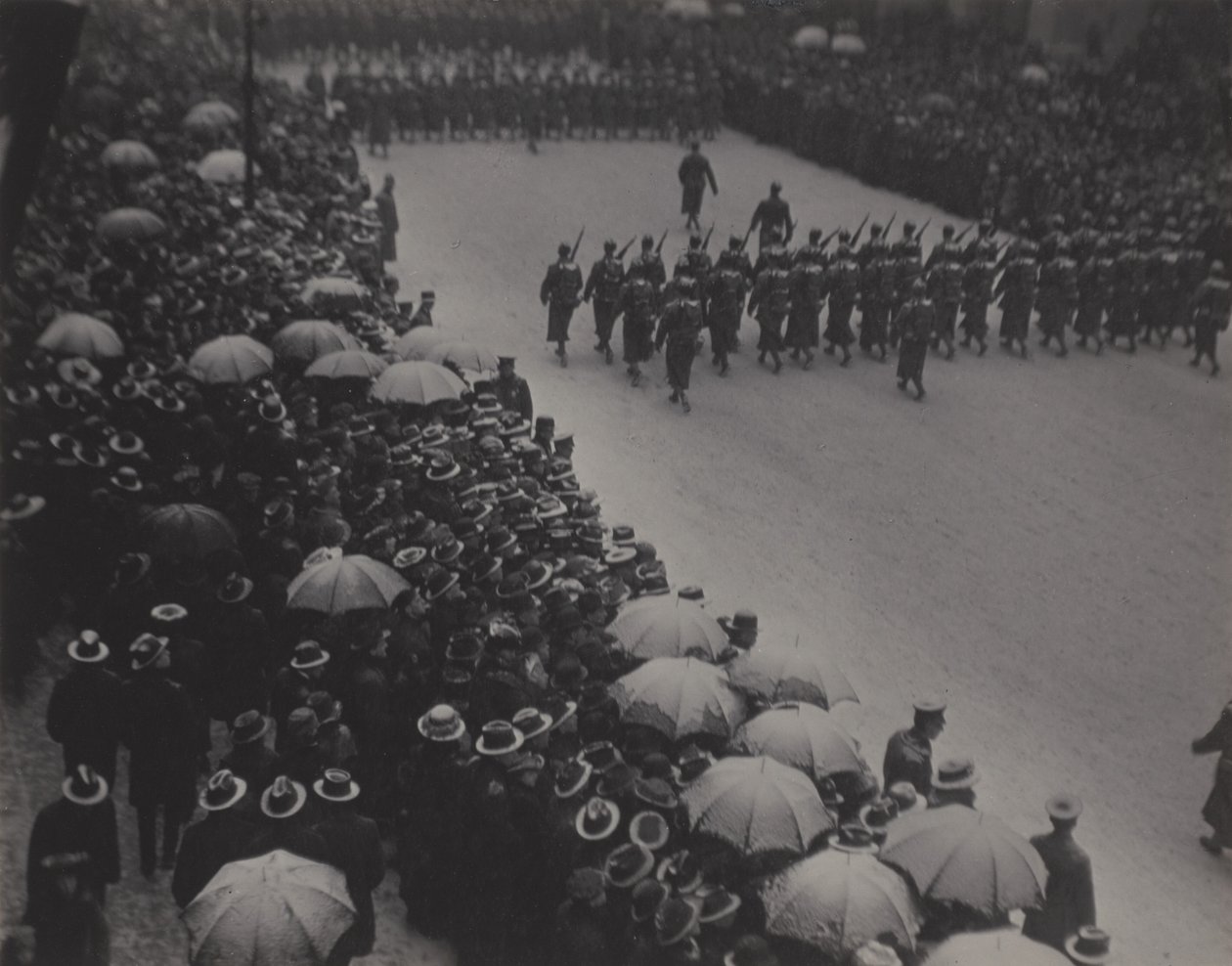 Vojenská přehlídka, New York od Alfred Stieglitz