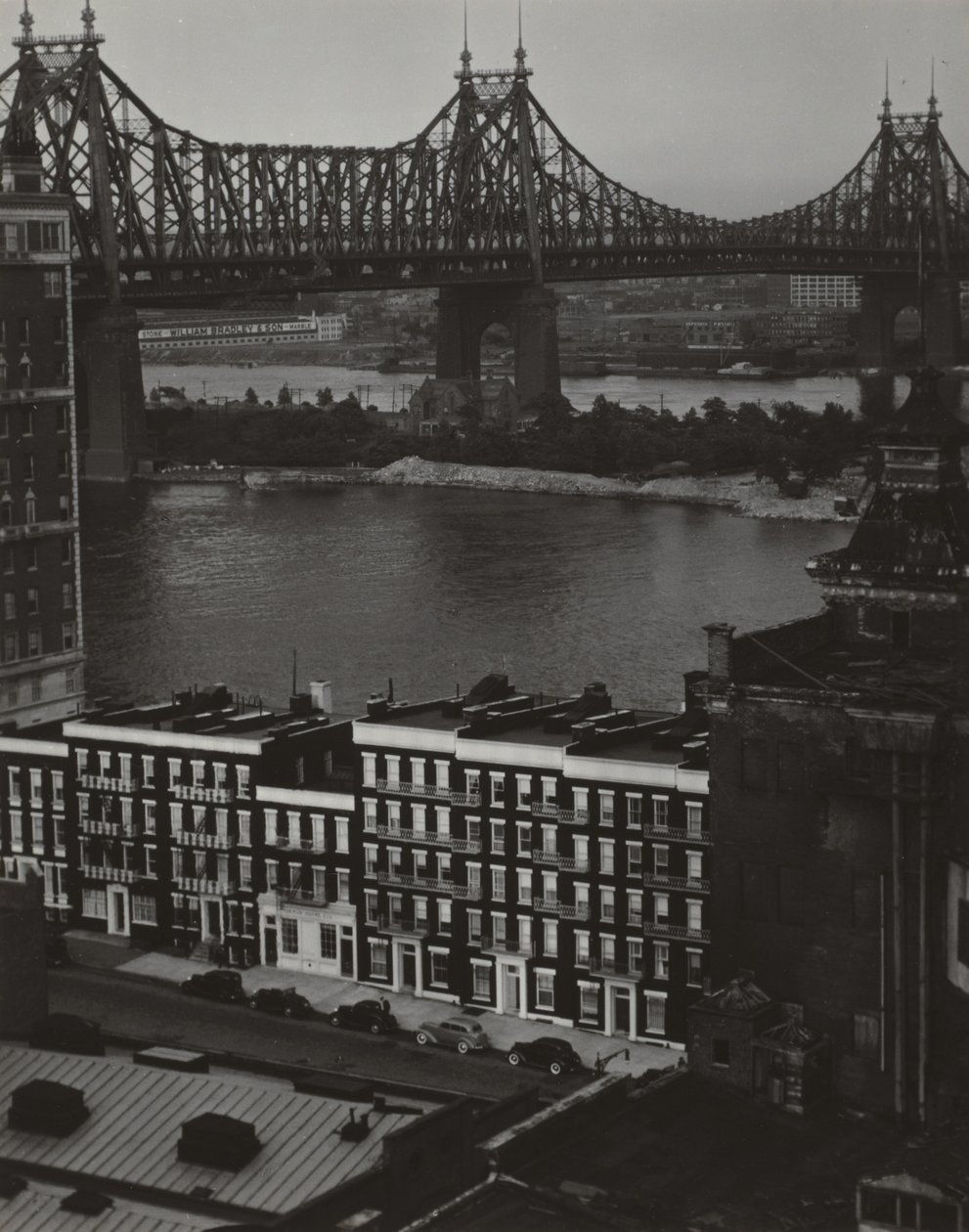 New York z ulice 405 E 54th Street od Alfred Stieglitz
