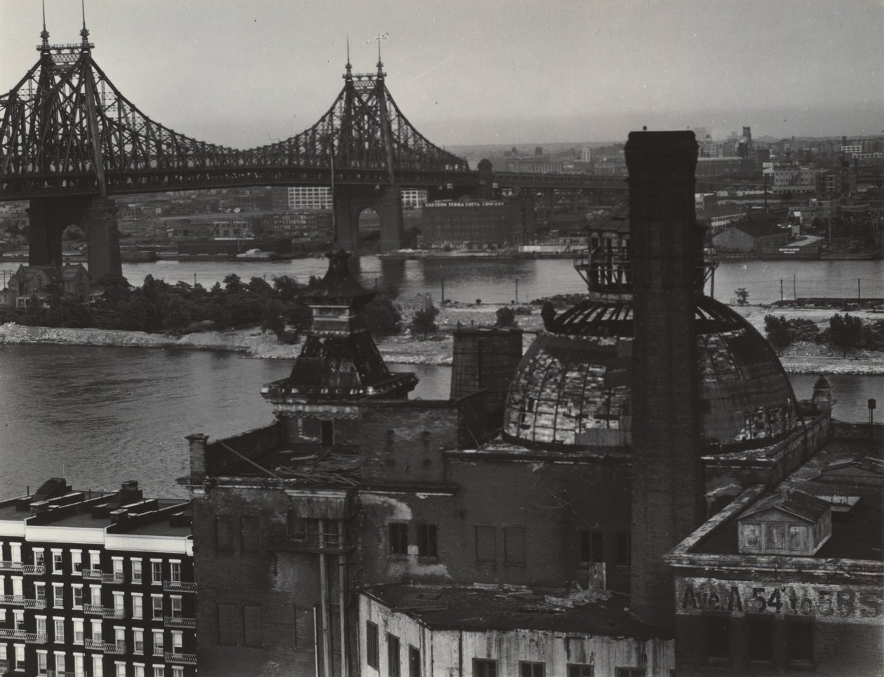 New York z ulice 405 E 54th Street od Alfred Stieglitz