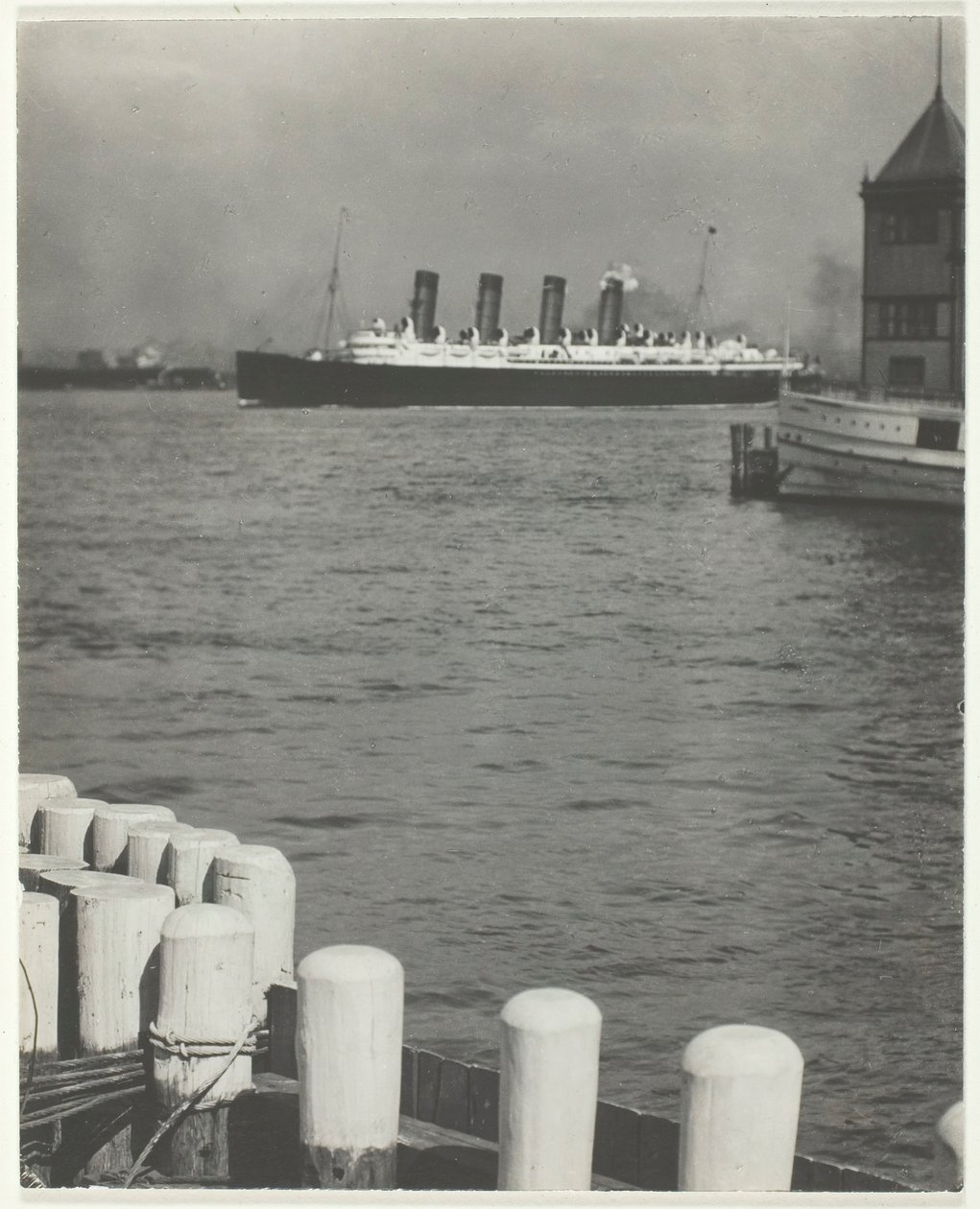 Outward Bound, The Mauretania, 1910, tištěno 191832. od Alfred Stieglitz