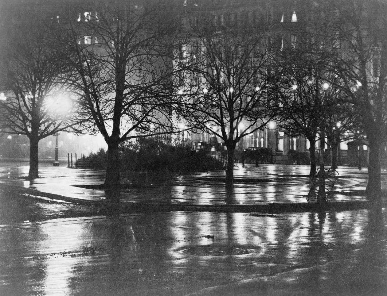 Odrazy, noc, New York, kolem roku 1898 (hlubotisk) od Alfred Stieglitz