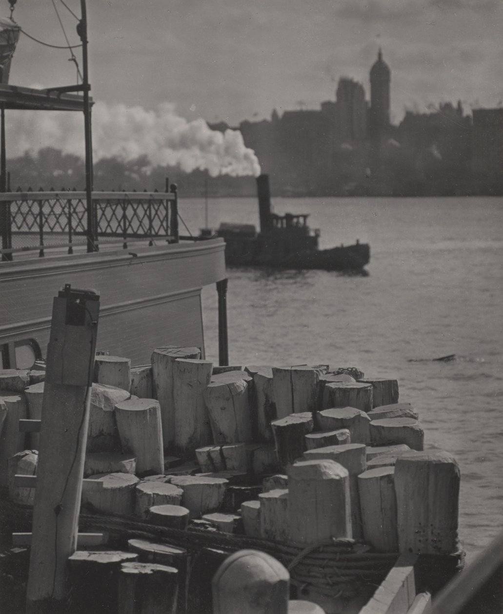 Město na druhém břehu řeky od Alfred Stieglitz