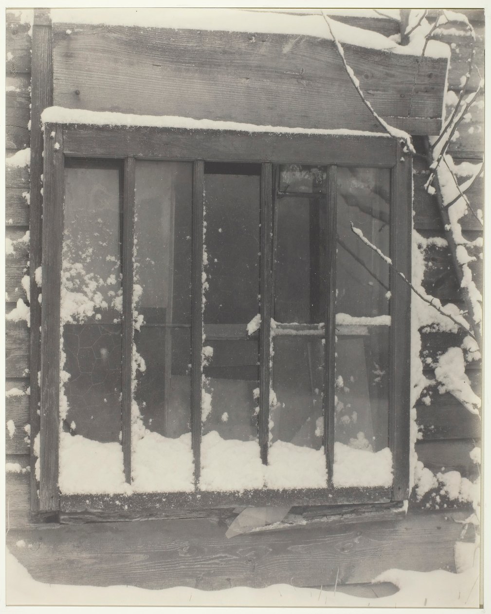 Okno: dřevo, sklo, sníh, 1923. od Alfred Stieglitz