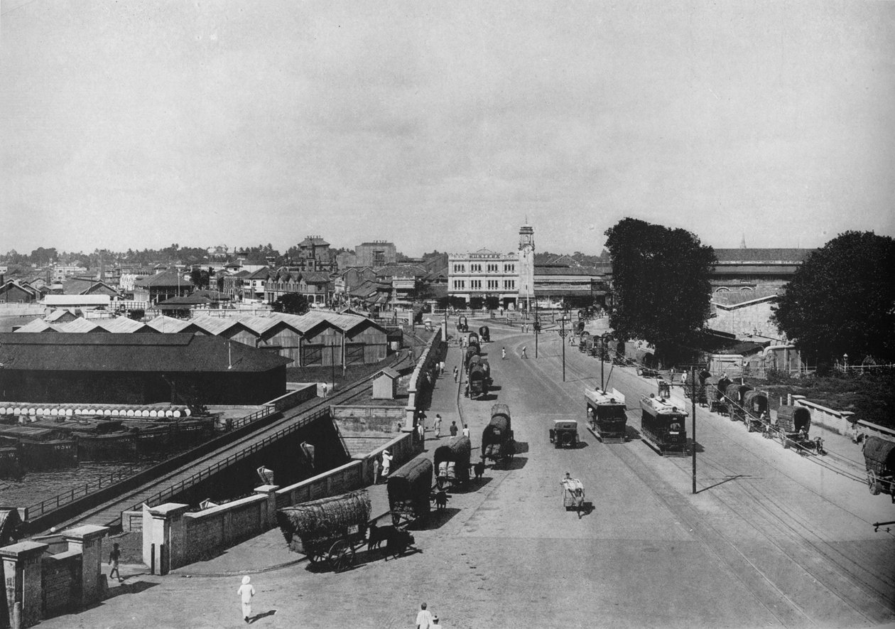 Pohled směrem k Pettah nebo Native Quarter, Colombo, ukazující Khan Clock Tower, c1890, 1910 od Alfred William Amandus Plate