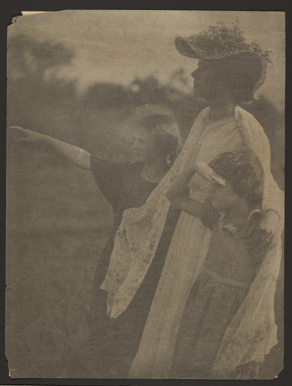 [Žena a dvě děti] od Alice Boughton