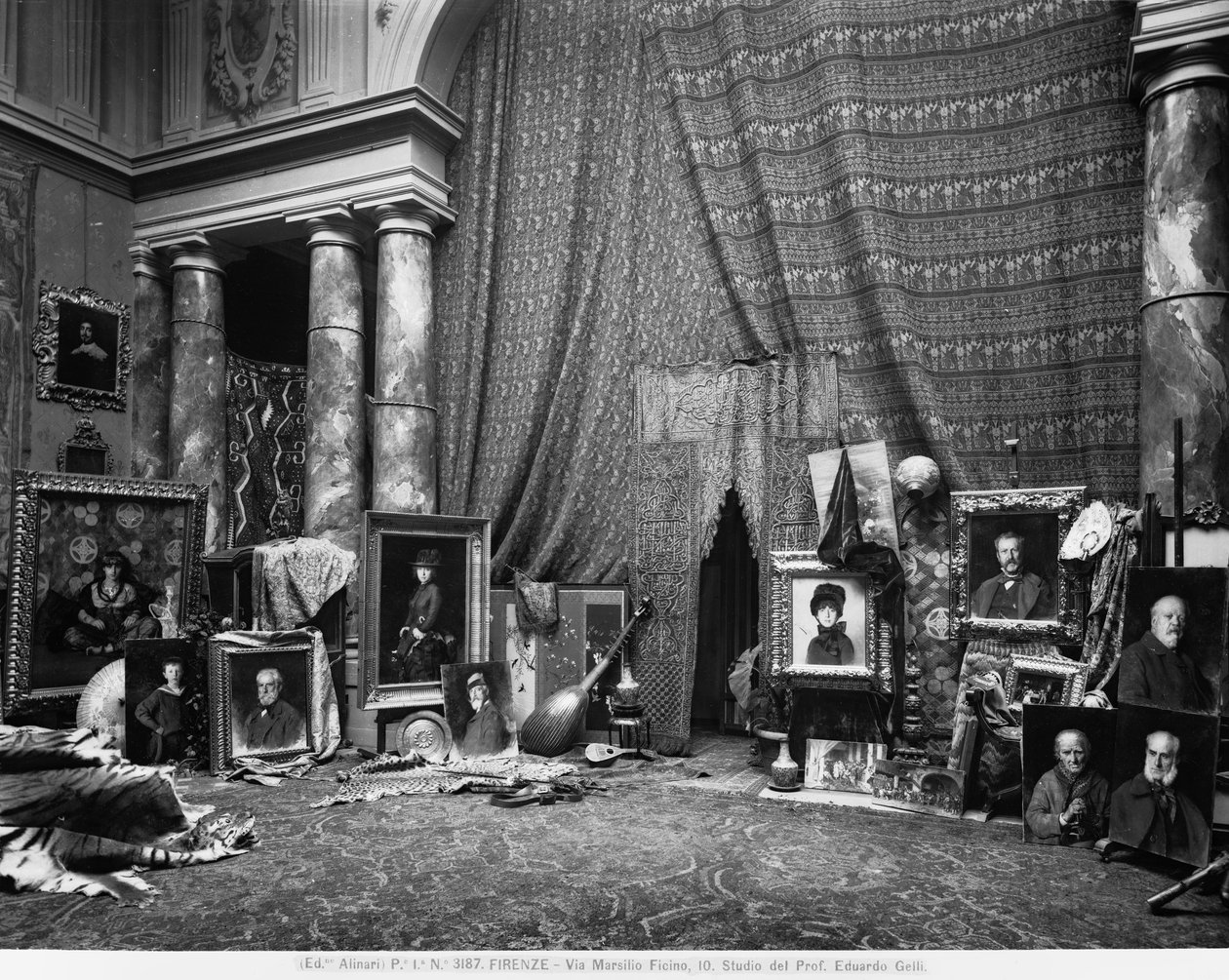 Ateliér florentského malíře Eduarda Gelliho, Via Marsilio Ficino 10, Frorence (čb fotografie) od Fratelli Alinari