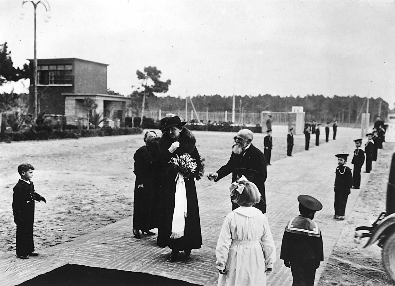 Villa Rosa Maltoni Mussolini: oficiální návštěva Heleny Černé Hory, manželky Viktora Emmanuela III. (č/b foto) od Fratelli Alinari