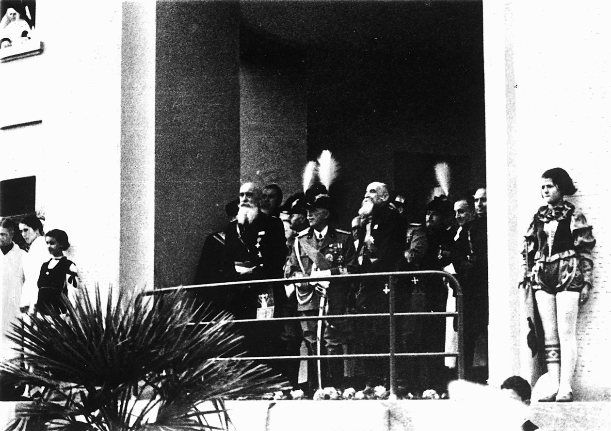 Villa Rosa Maltoni Mussolini: oficiální návštěva Viktora Emmanuela III. (č/b foto) od Fratelli Alinari