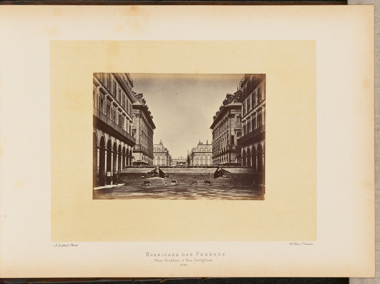 Barricade des Fédérés, Place Vendôme a rue Castiglione. od Alphonse J. Liébert