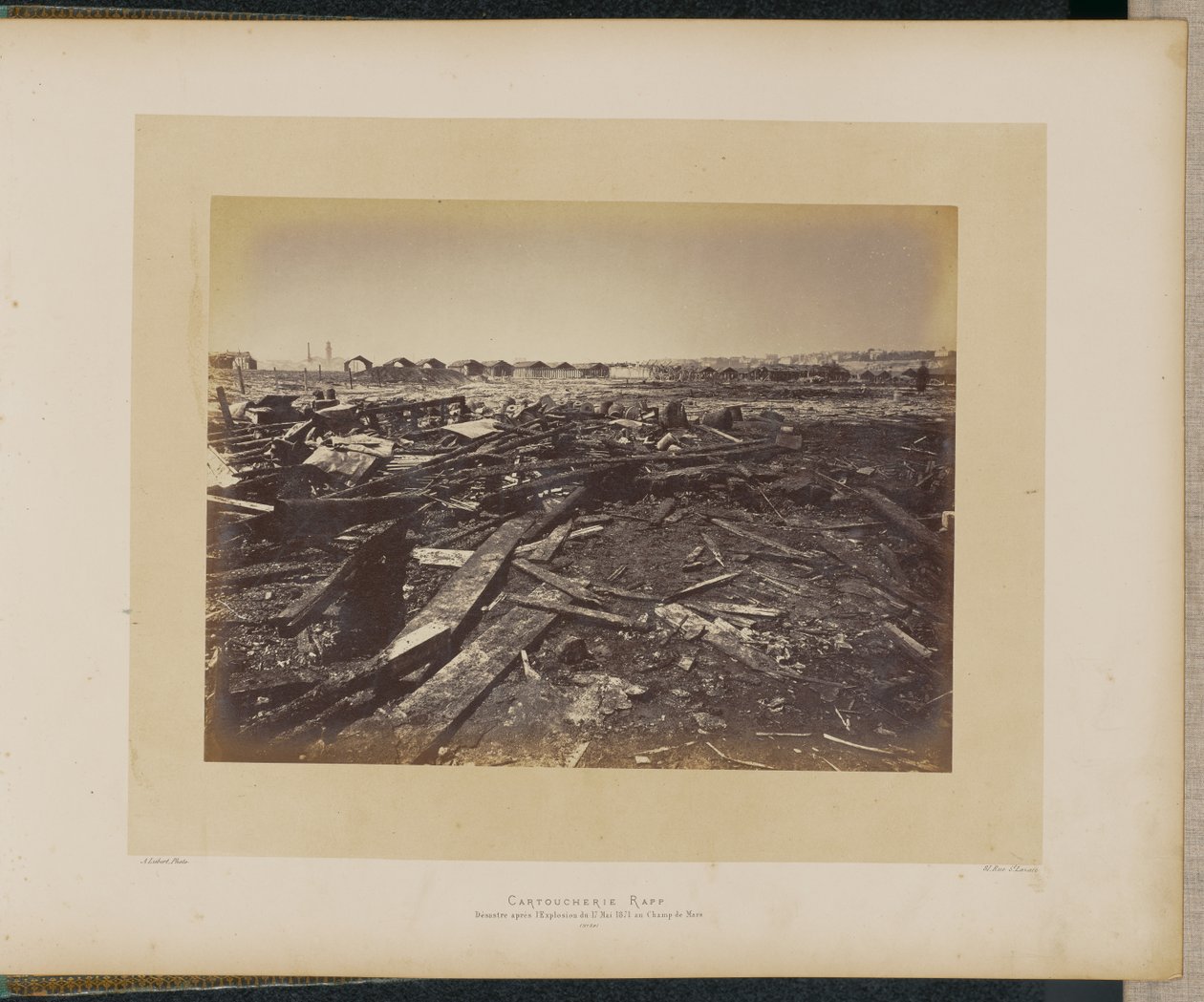 Cartoucherie Rapp. Katastrofa na Champ de Mars po výbuchu 17. května 1871. od Alphonse J. Liébert