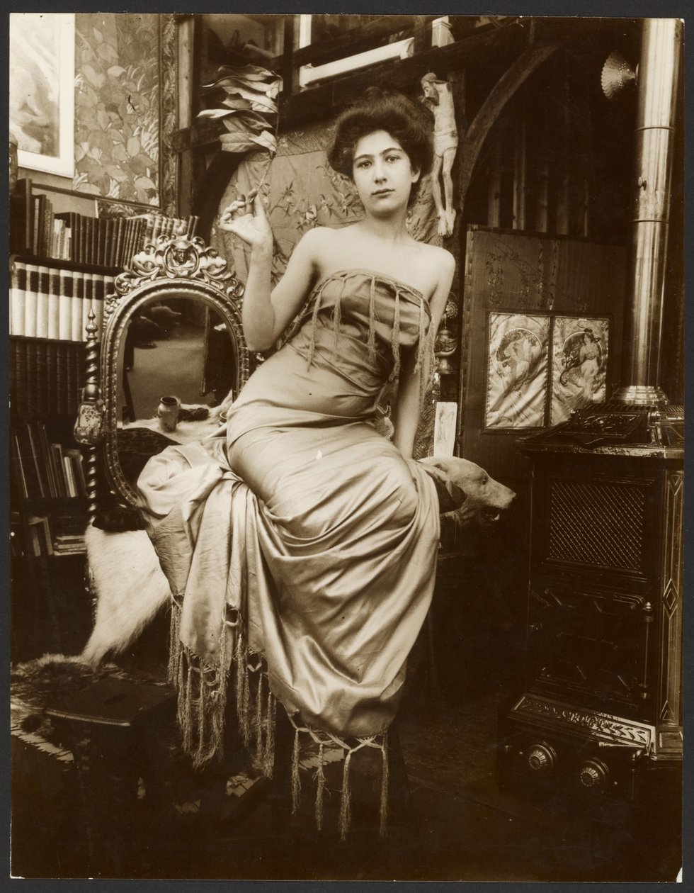 [Modelka držící větvičku vavřínu, Paříž] od Alphonse Maria Mucha