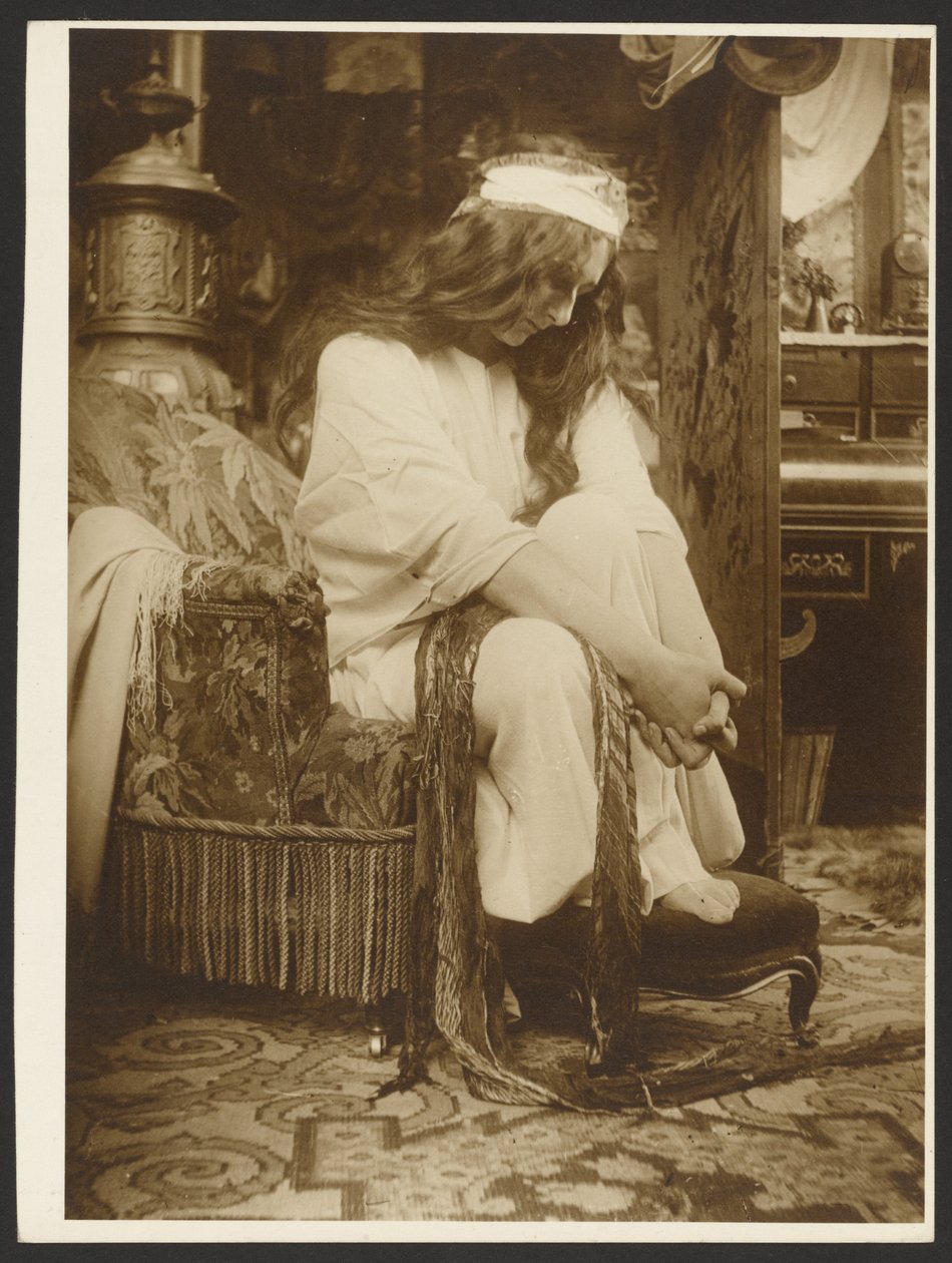 [Model pro ilustraci k obrazu Emila Gebharta "Cloches de Noël et de Pâques", Paříž]. od Alphonse Maria Mucha