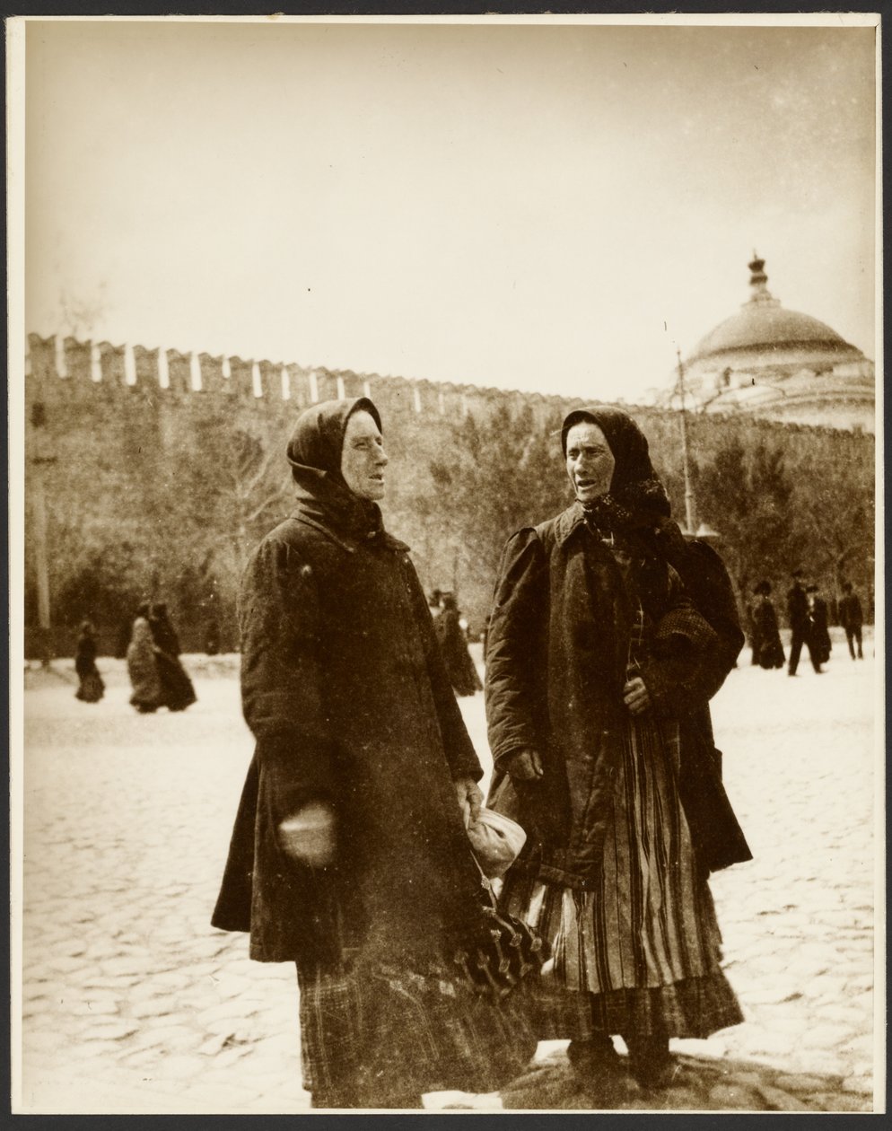 [Fotografie ze studijní cesty do Ruska použité pro obraz "Zrušení nevolnictví v Rusku" (1914), z cyklu "Slovanská epopej, Moskva"] od Alphonse Maria Mucha