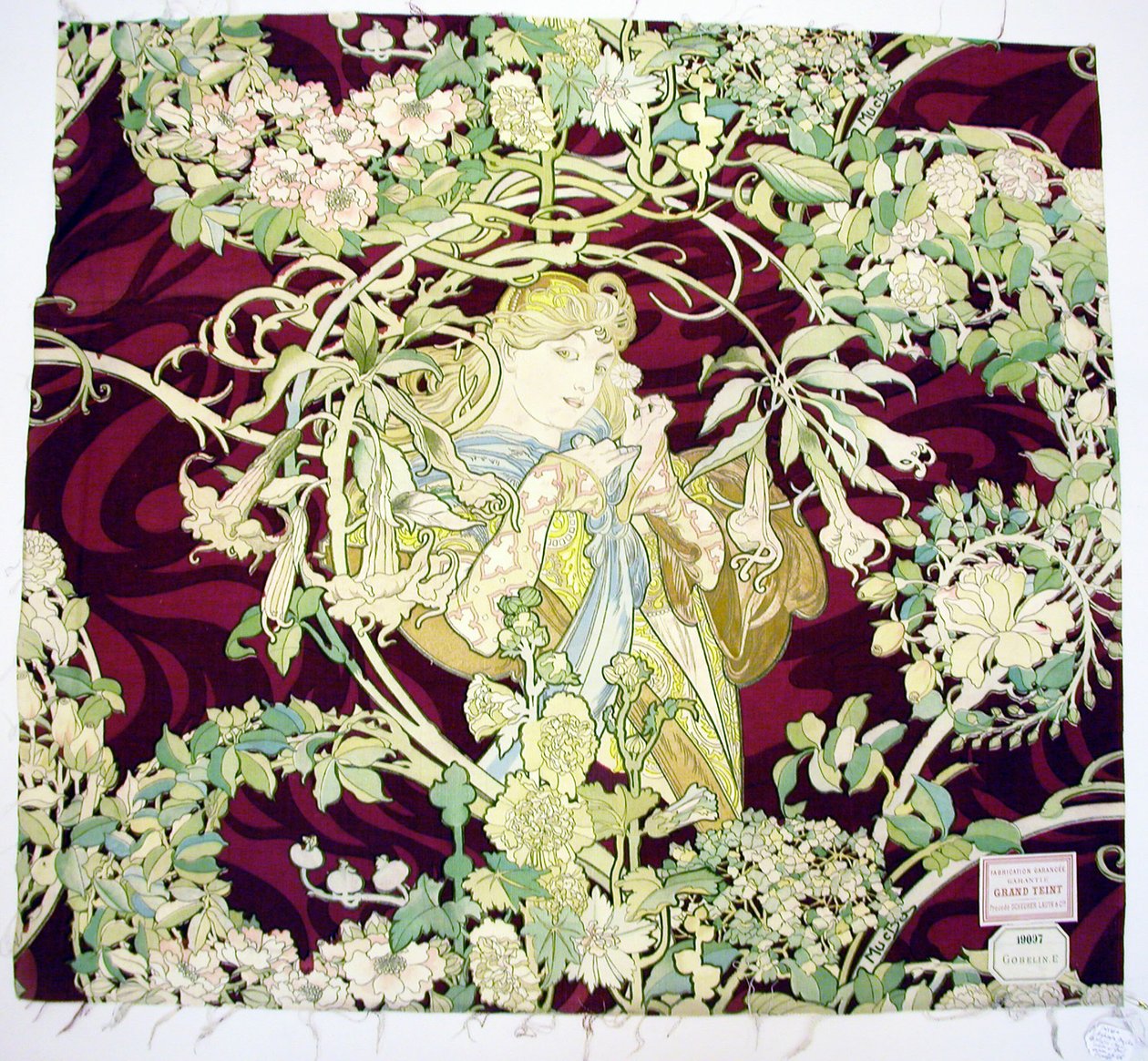 Panel s názvem "Femme à marguerite" (Žena s Daisy) od Alphonse Marie Mucha