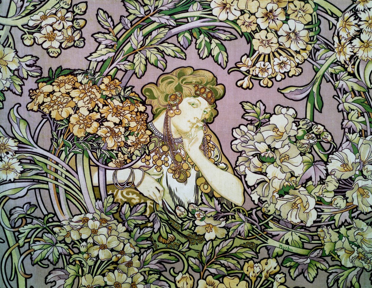 Žena mezi květinami, cca 1900 (litografie na hedvábném sametu) od Alphonse Marie Mucha