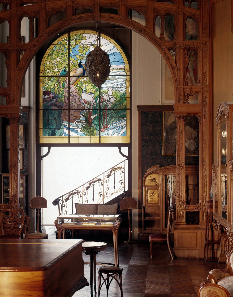 Secese: pohled na byt „Moderní styl““ s vitrážemi od Alphonse Muchy (1860-1939), Musee des Arts Decoratifs Paris od Alphonse Mucha