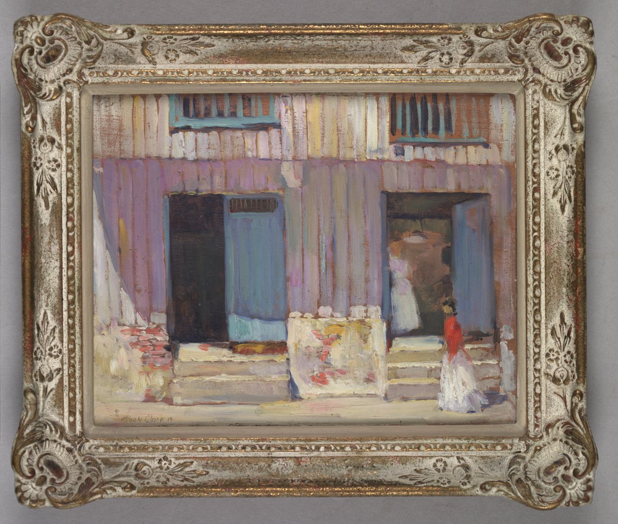 Žena chodí před budovami od Alson Skinner Clark
