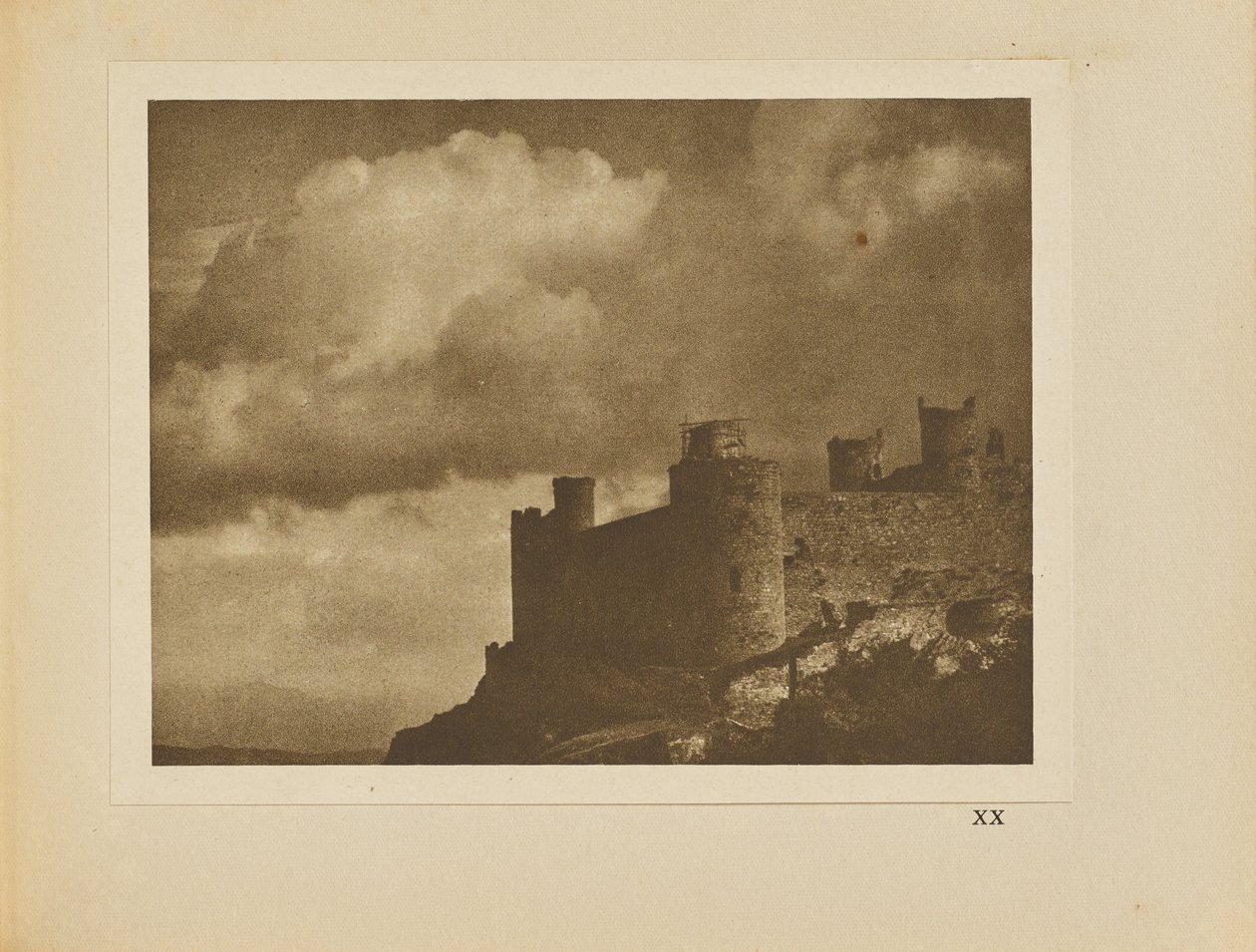 Mraky a hrad od Alvin Langdon Coburn