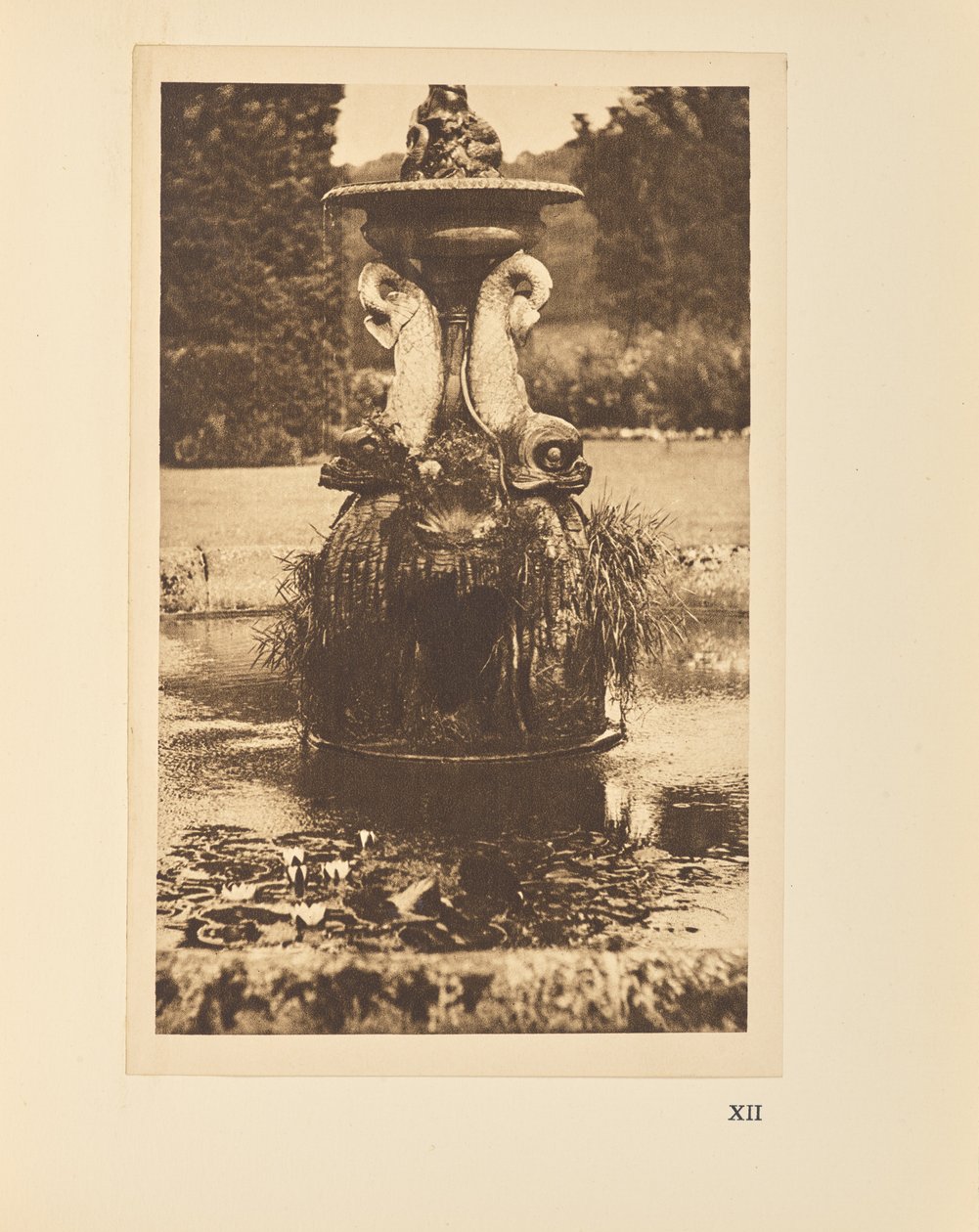 Fontána s delfíny od Alvin Langdon Coburn
