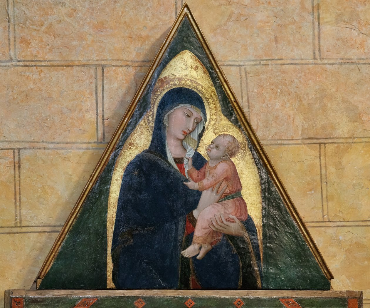 Svatý archanděl Michael zabíjí draka mezi svatými Benediktem a Bartolomějem (tempera na desce) od Ambrogio Lorenzetti