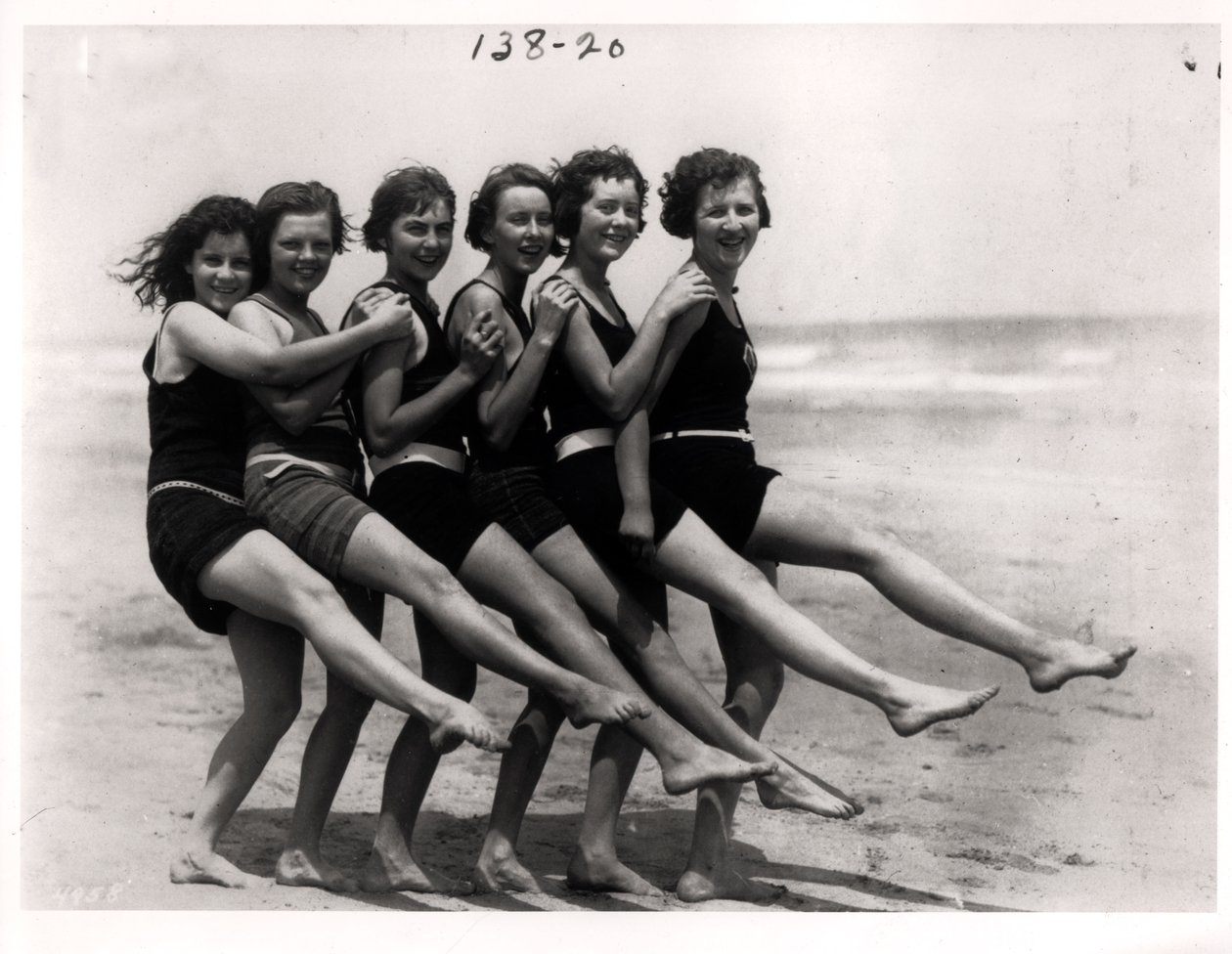 Koupací krásky, 1924 od American Photographer