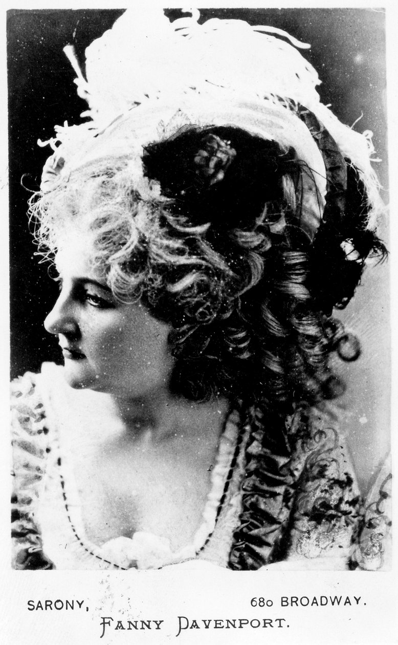 Vizitka Fanny Davenportové, kolem 1880-98 (tisk alba) od American Photographer