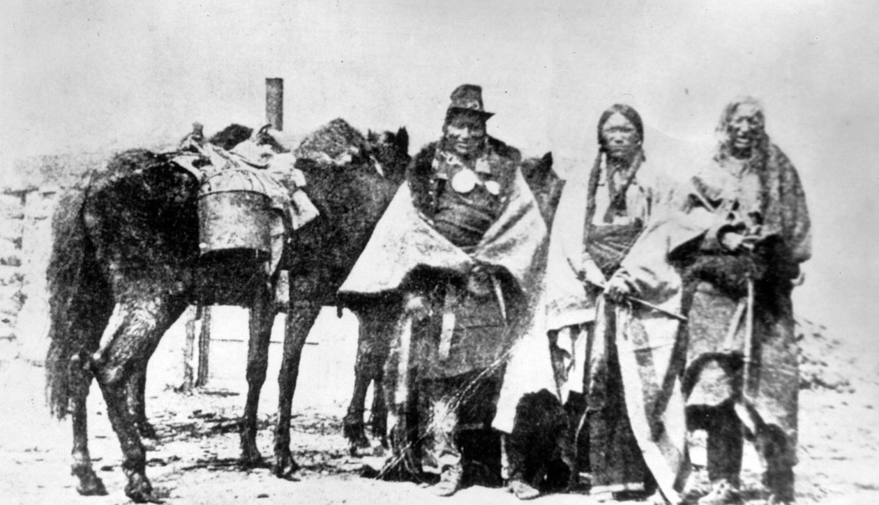 Čejenští náčelníci zadržovaní jako rukojmí generálem Custerem za návrat paní Morganové a paní Whiteové od American Photographer