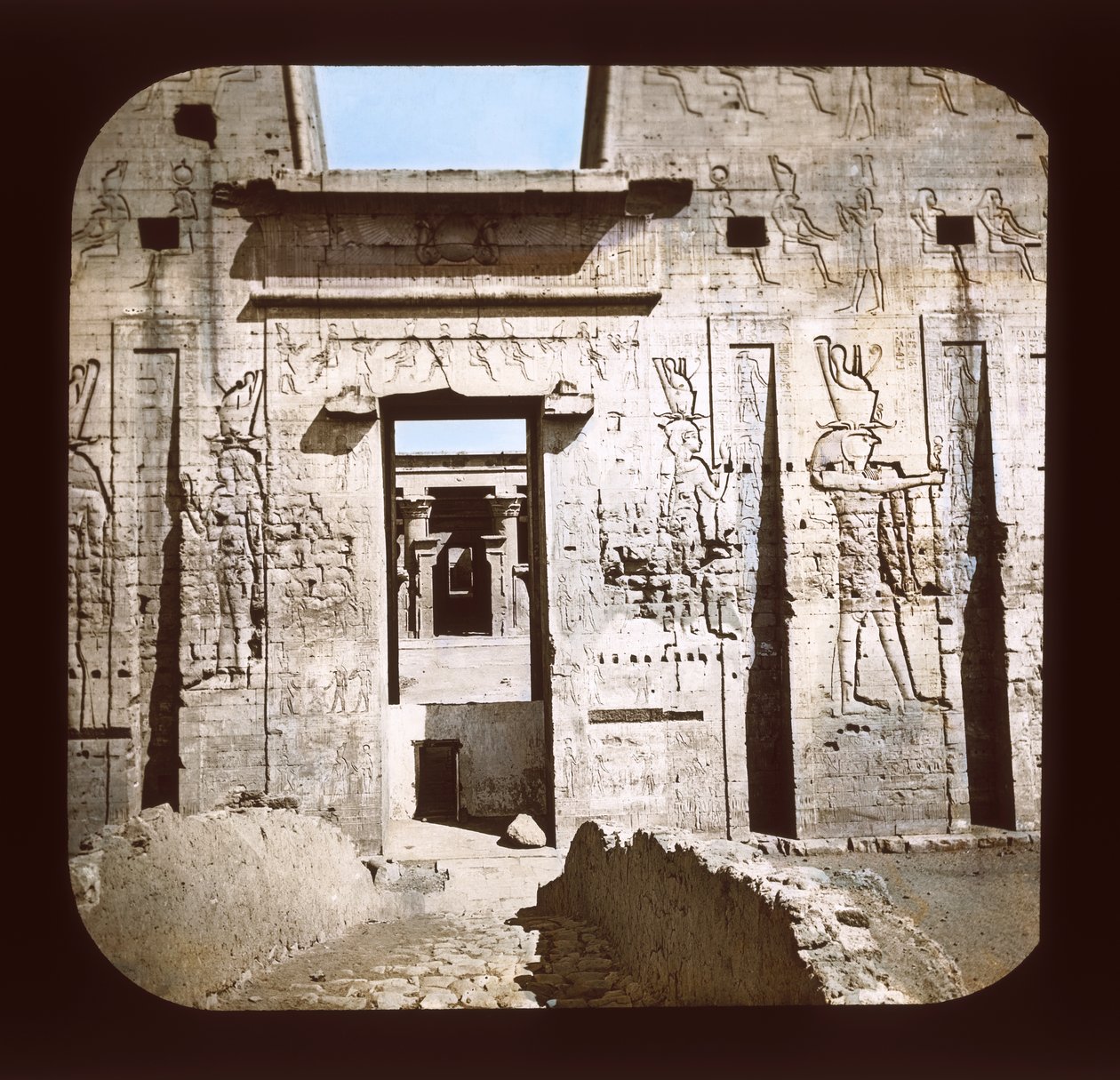 Edfu - Dveře pylonu (skluzavka lucerny) od American Photographer