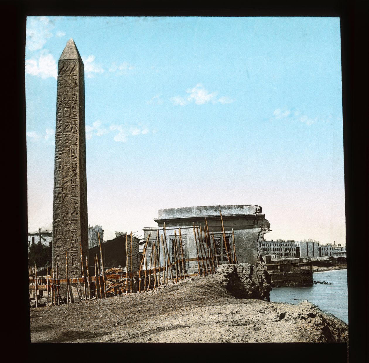 Egypt - Kleopatřina jehla, Alexandrie (skluzavka s lucernou) od American Photographer