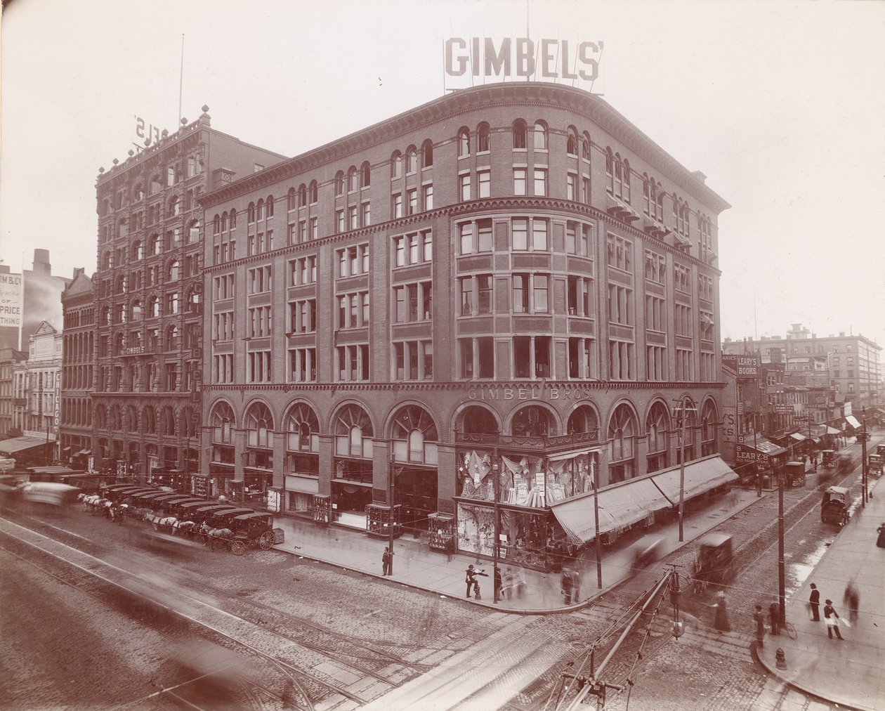 Bratři Gimbelové, Market Street na 9. ulici, jihovýchodní roh, 1899 (albumenový tisk) od American Photographer