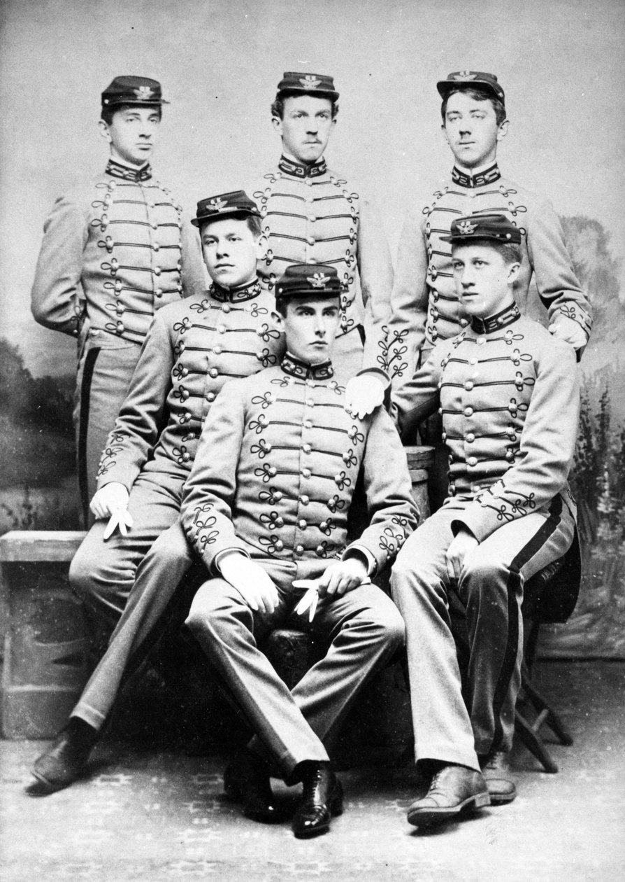 Skupinový portrét kadetů, kteří absolvovali vojenskou akademii, kolem roku 1860 od American Photographer