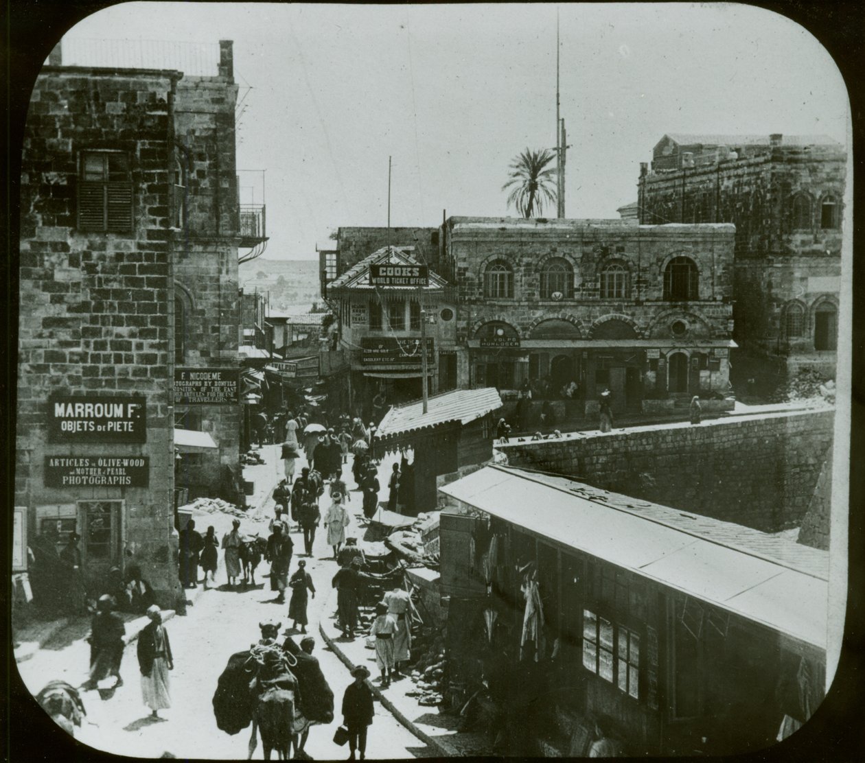 Jeruzalém, Uvnitř Jaffské brány, kolem roku 1880 (tisk z lucerny) od American Photographer