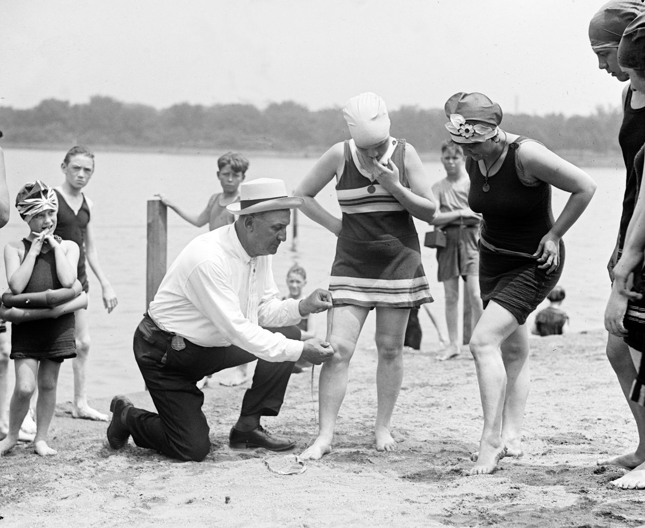 Měřicí plavky, kolem roku 1922 od American Photographer
