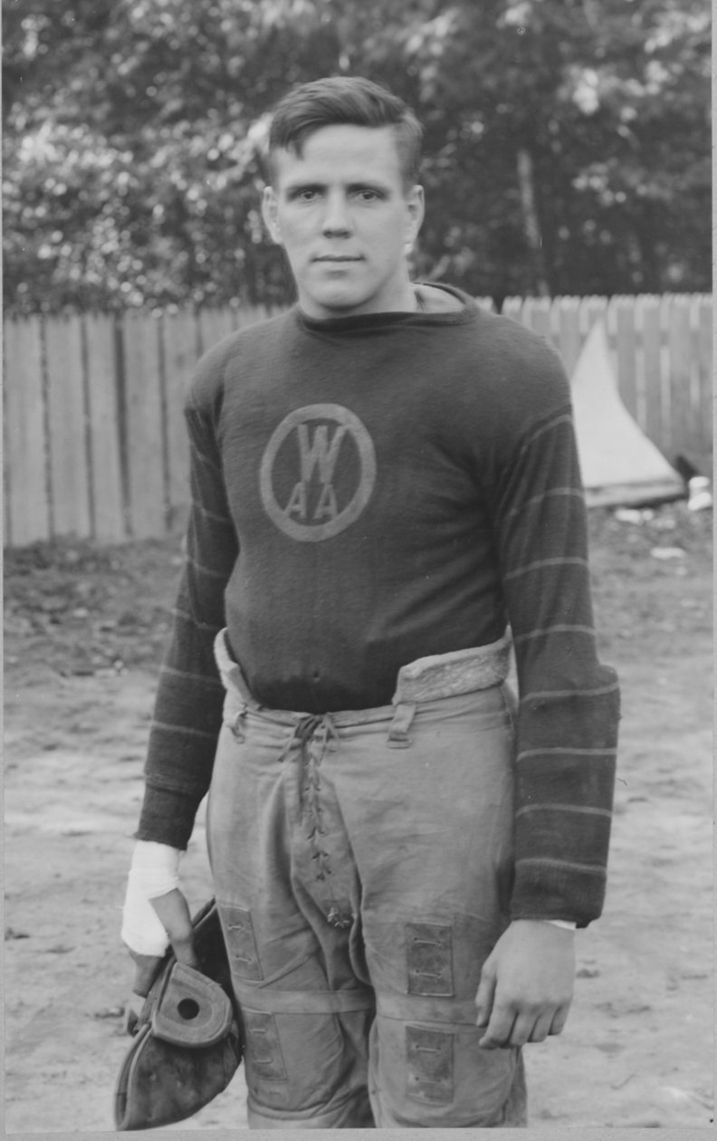 P. Freeman, asistent trenéra, Westinghouse Athletic Association Football Team, 1923 od American Photographer