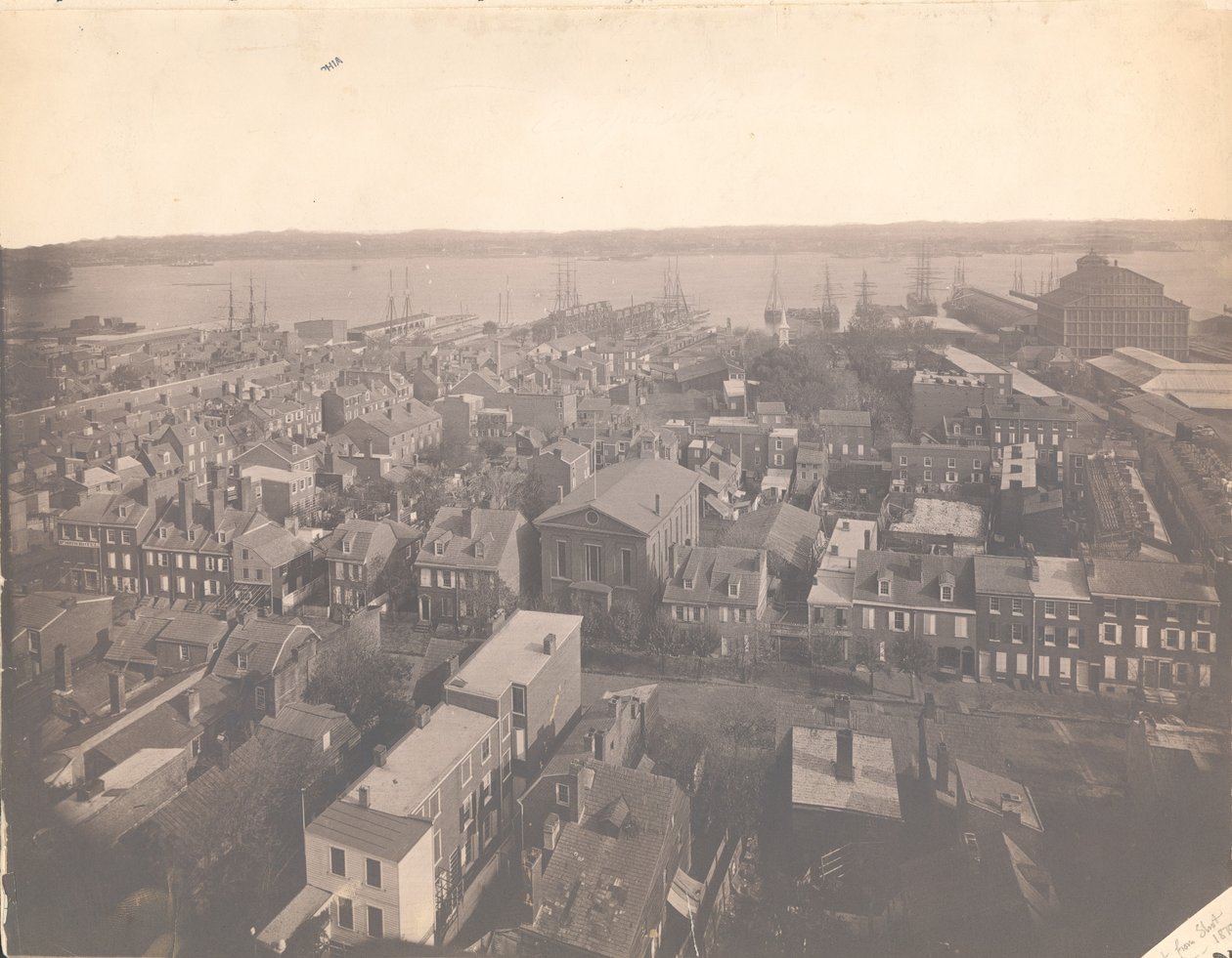 Panorama Philadelphie, pohled na východ - na východ od střelné věže, 1870 (tisk alba) od American Photographer