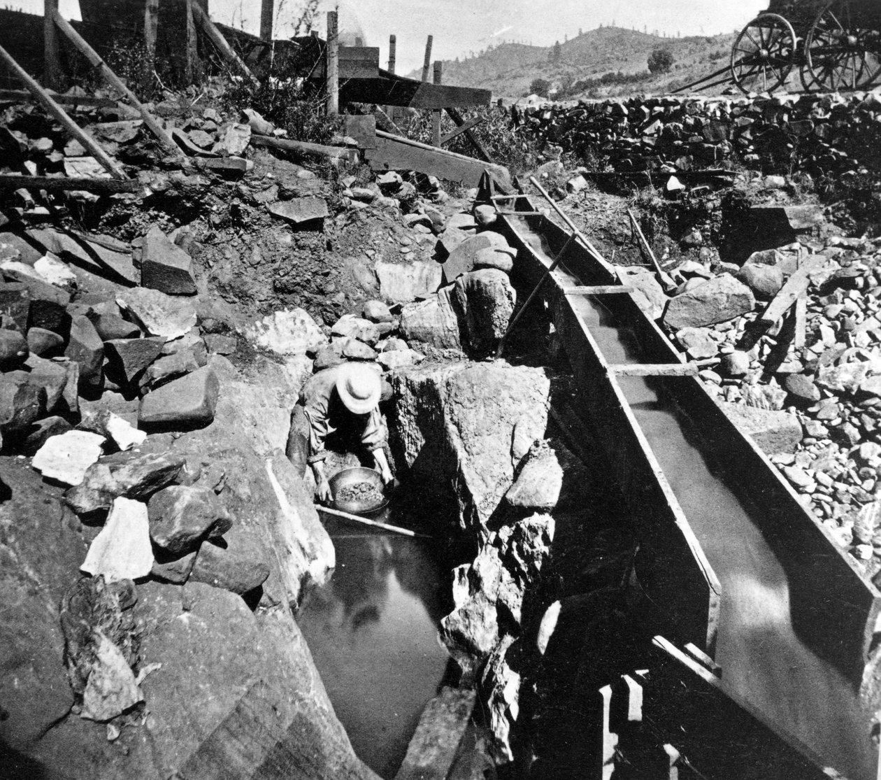 Placer Mining, Panning Out, z Gems of California Scenery vydané Lawrencem a Houseworthem, 1866 od American Photographer