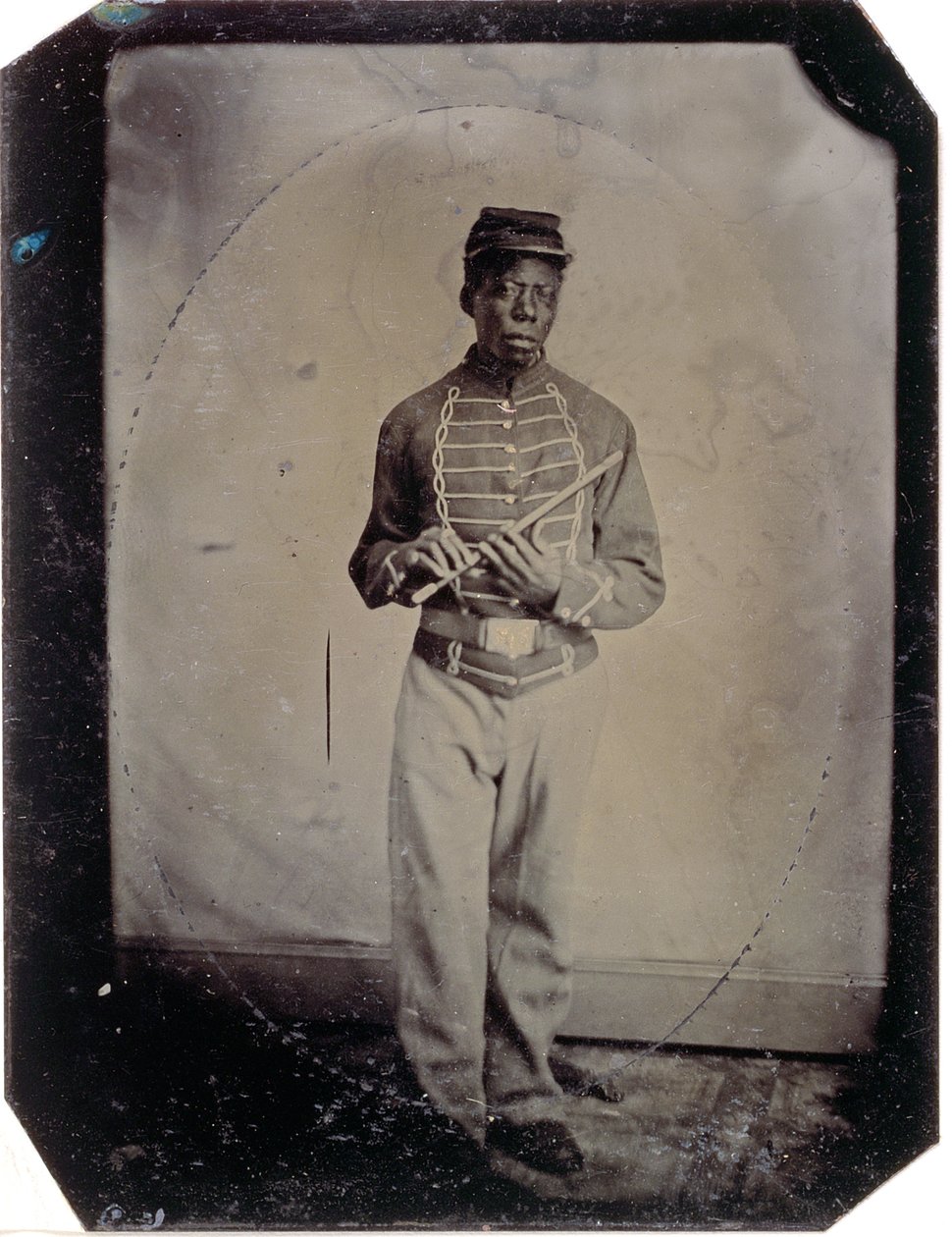 Vojín John Goosberry, rota E, 54. pěší pluk, kolem roku 1865 (foto typu tónovaná) od American Photographer