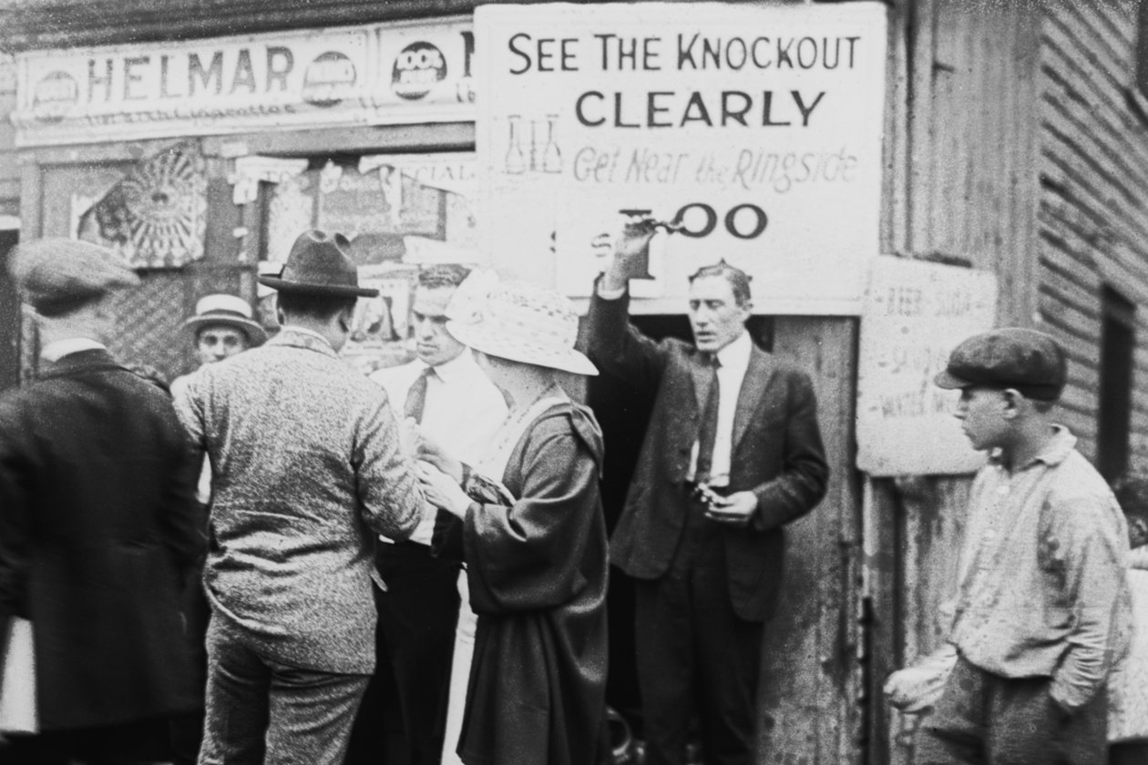 Prodej brýlí Opera za nejlepší výhled na boxerský zápas, New York, 1900 od American Photographer