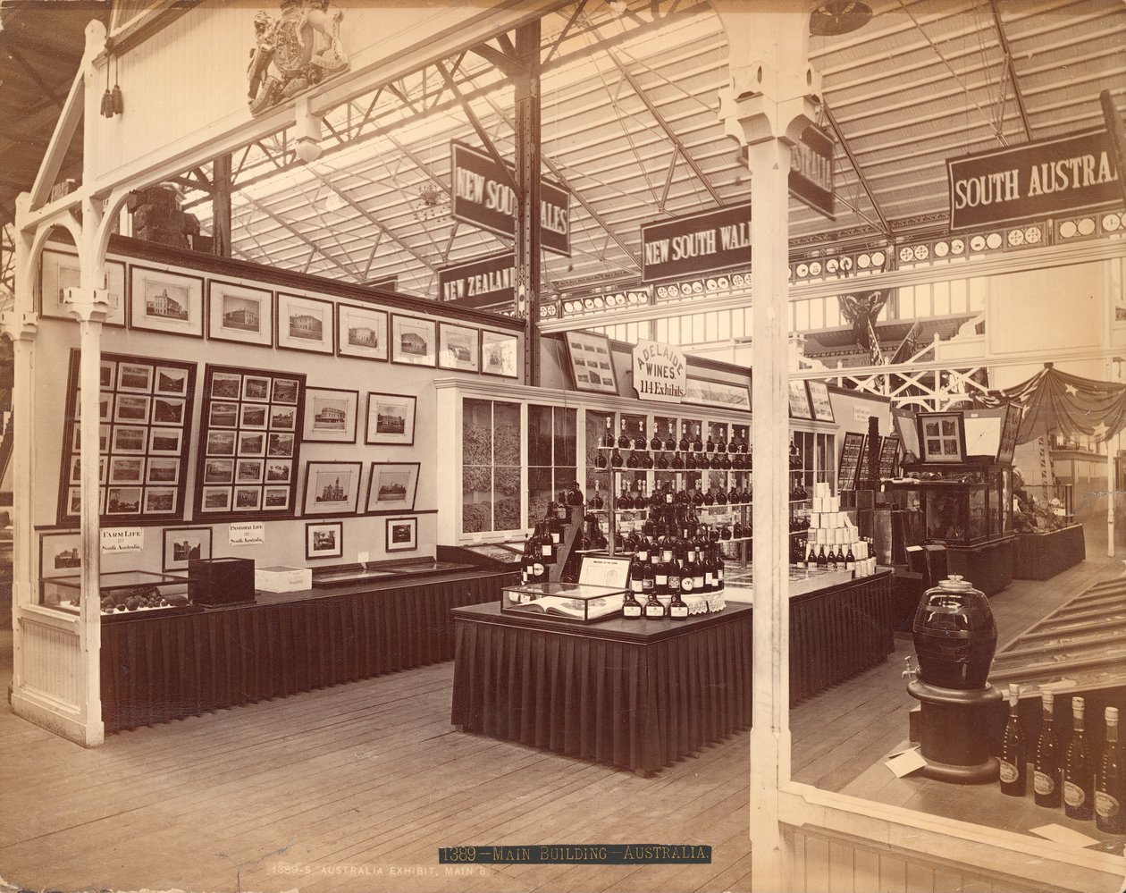South Australian Exhibit, Main Building, Centennial International Exhibition, Philadelphia, 1876 (tisk alba) od American Photographer