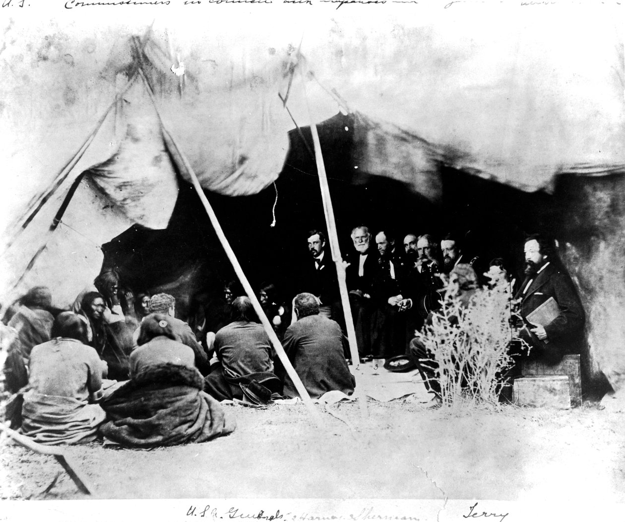 Američtí komisaři v radě s Arapahoes a Cheyennes, c.1862 od American Photographer