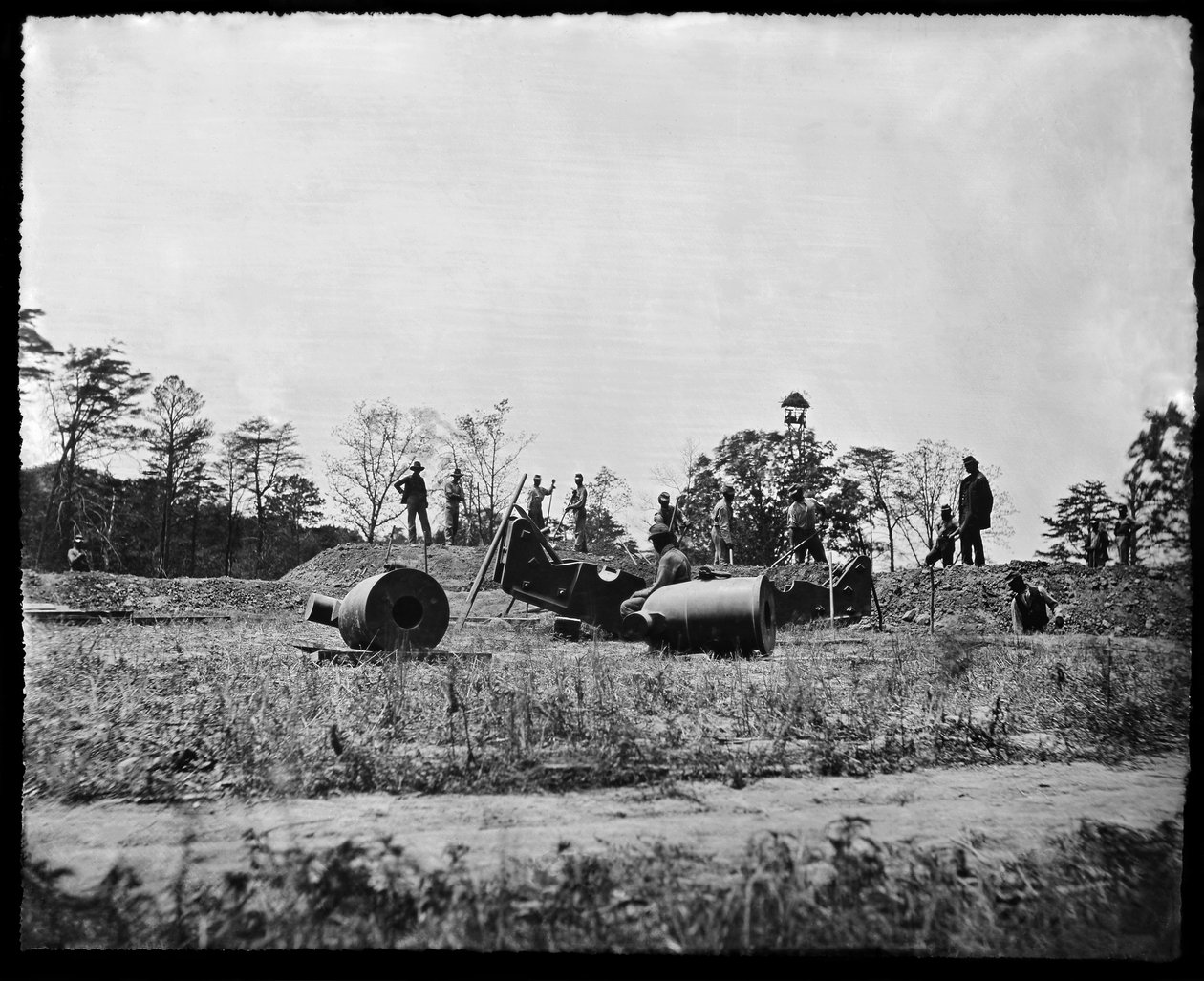 Odborný pracovní detail připravuje instalaci minometů poblíž Petersburgu ve Virginii, léto 1864 od American Photographer