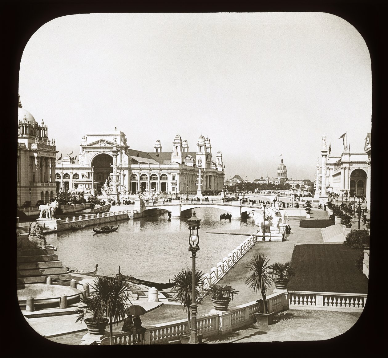 Worlds Columbian Exposition: vnější pohled, Chicago, 1893 (sklíčko s lucernou) od American Photographer