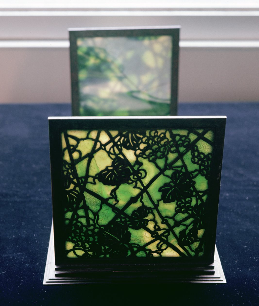 Secesní zarážky na knihy, Tiffany Studios, kolem roku 1894 (olovnaté sklo) od American School