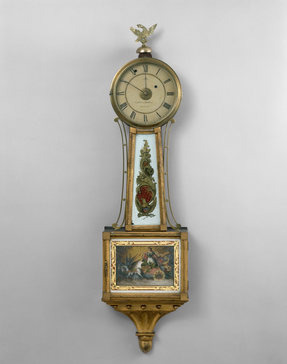 Nástěnné hodiny z obchodu Aarona Willarda Sr. nebo Aarona Williama Jr., Boston, 1802-30 (zlacená borovice lesní, bazové dřevo, mahagon a černá třešeň) od American School