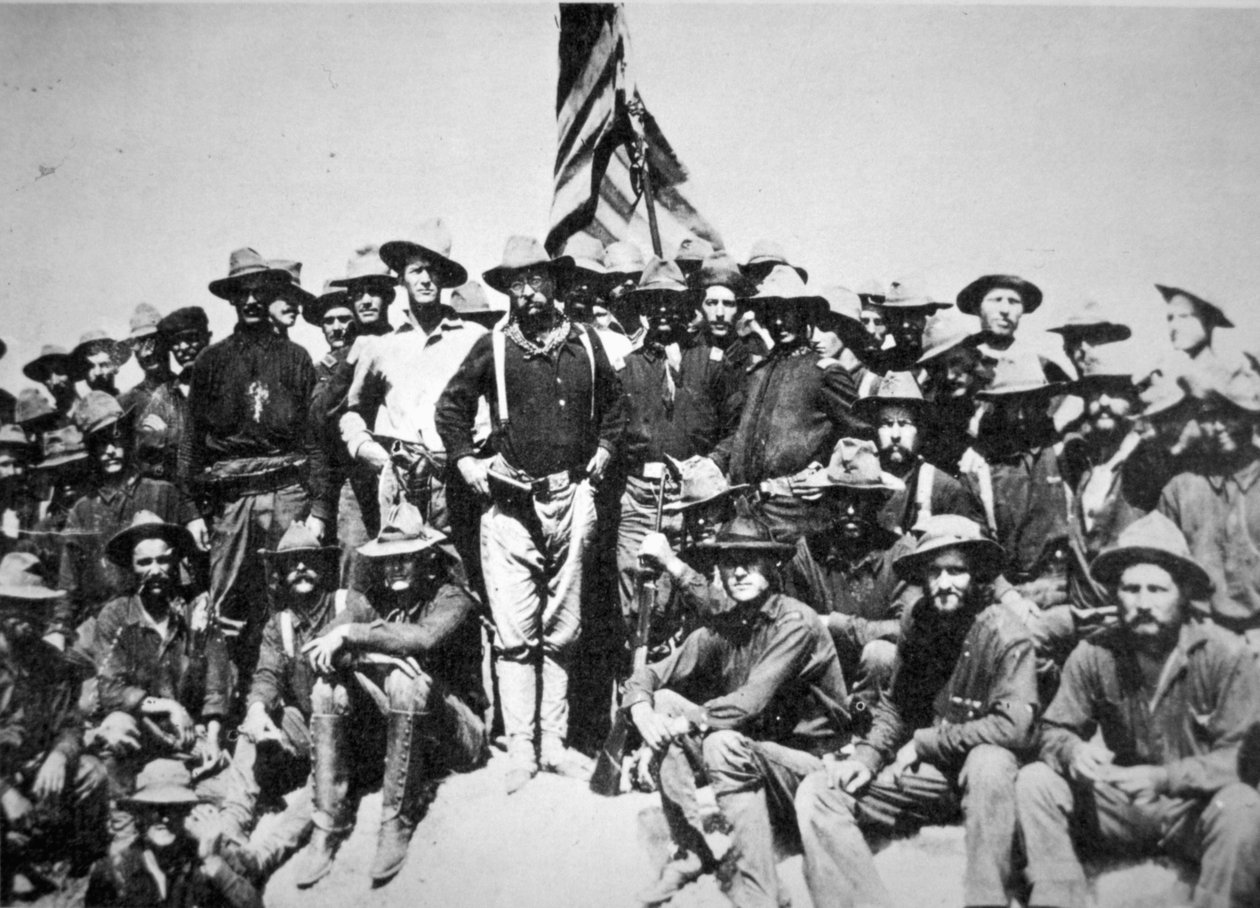 Triumfující Theodore Roose Riders na kopci San Juan na Kubě od American Photographer