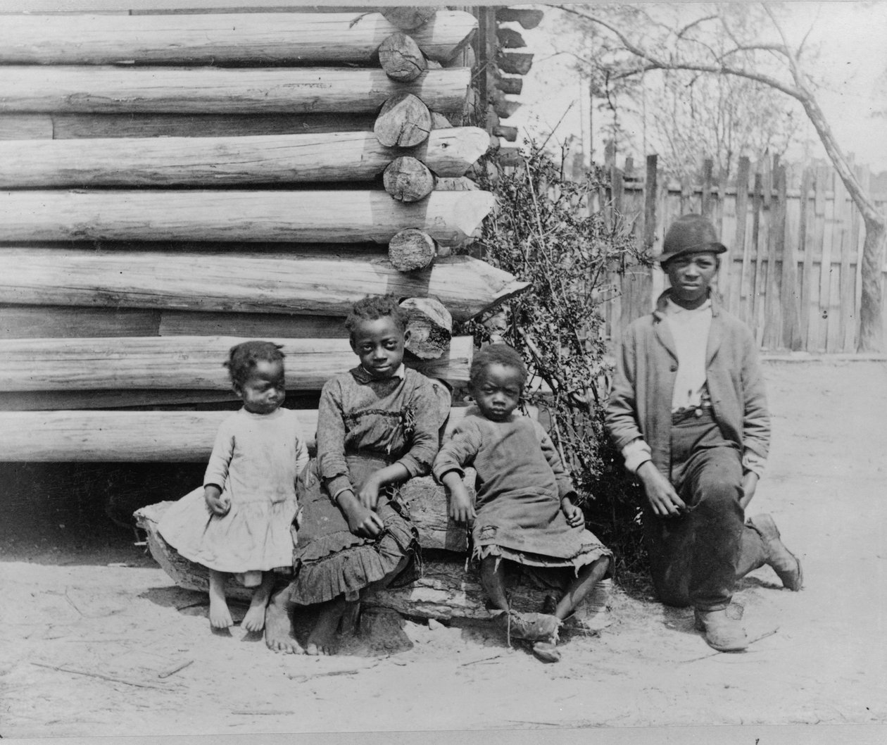 Afroameričan s dětmi poblíž Thomasville, Georgia od American Photographer