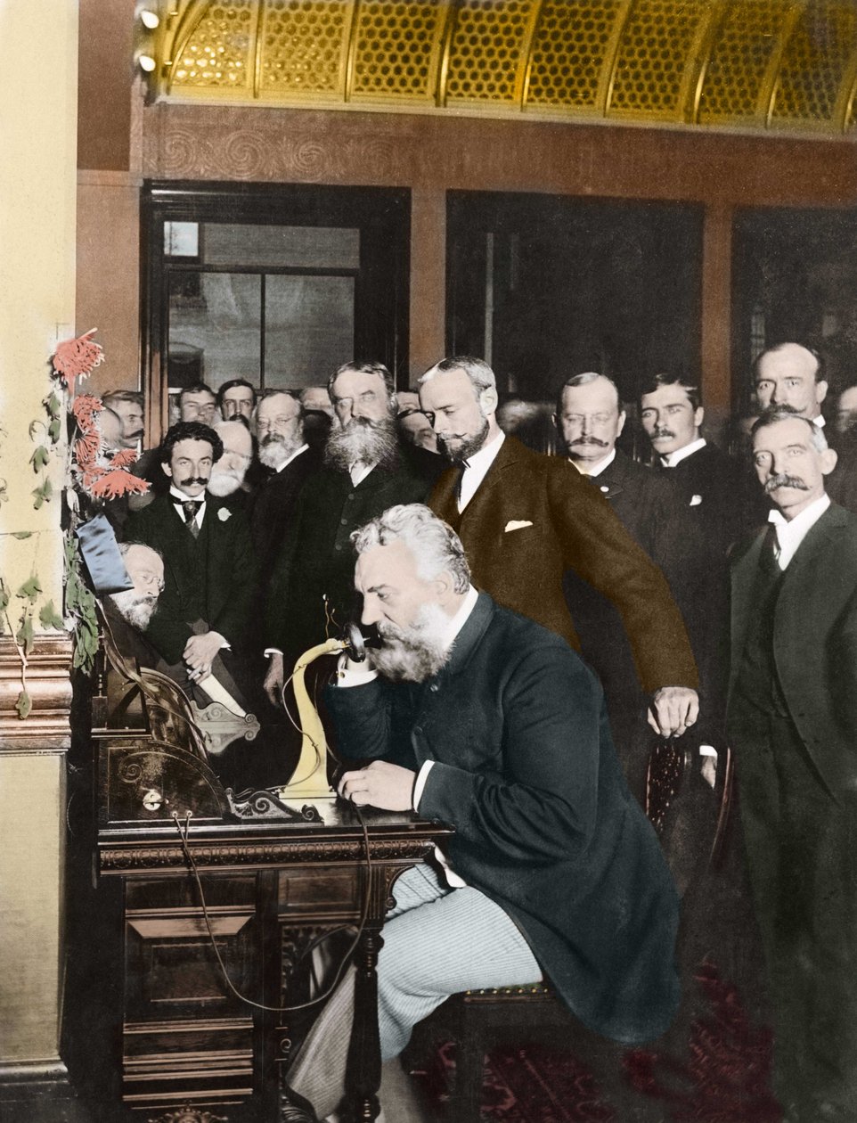 Alexander Graham Bell (1847-1922) slavnostně otevřel dálkovou linku New York-Chicago, 18. října od American Photographer
