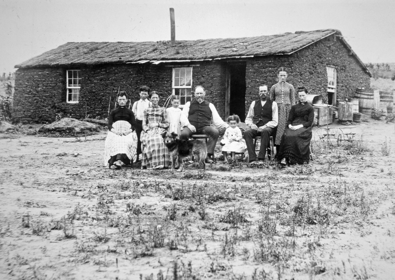 Americká pionýrská rodina, cca 1888 (černobílá fotografie) od American Photographer