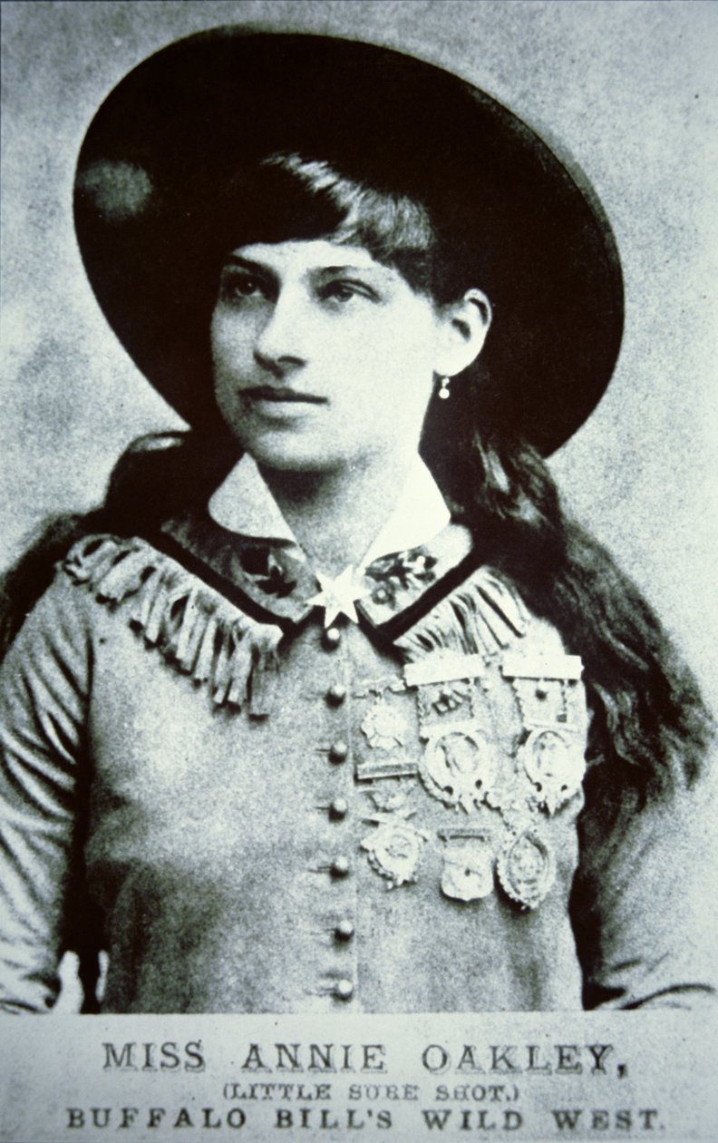 Annie Oakley (1860-1926) (černobílá fotografie) od American Photographer