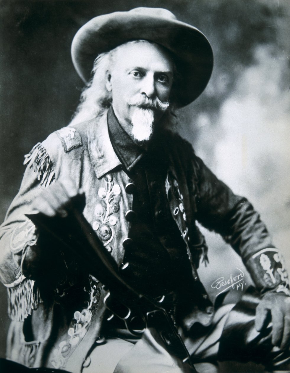 Buffalo Bill (1846-1917) (černobílá fotografie) od American Photographer